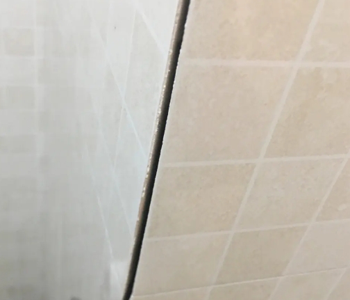 镇康瓷砖空鼓维修公司分享阳台瓷砖脱落的修复过程可以分为以下几个步骤