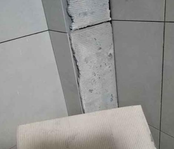 镇康瓷砖空鼓维修公司分享下厨房瓷砖脱落的补救措施。